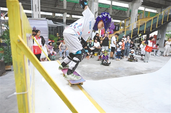 2025世界滑板日?江門站暨新會區(qū)滑板公開賽在新會區(qū)“NoNoPark無界社區(qū)”成功舉行。 2025世界滑板日?江門站暨新會區(qū)滑板公開賽在新會區(qū)“NoNoPark無界社區(qū)”成功舉行。