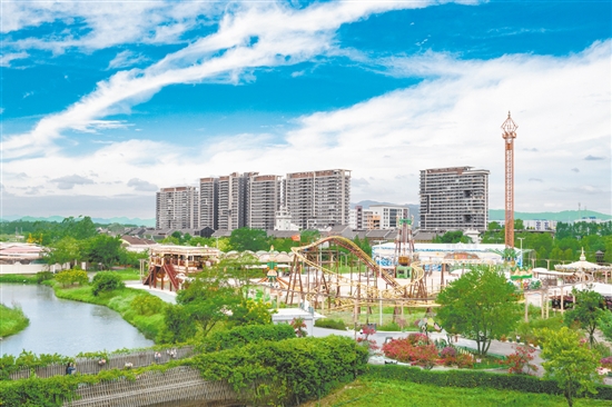 雙橋村引進(jìn)專業(yè)文旅公司投資3億元運(yùn)營升級古勞水鄉(xiāng)旅游區(qū)，又引入中傳華夏國際文旅發(fā)展集團(tuán)投資3680萬元建設(shè)綜合性水上游樂項(xiàng)目。