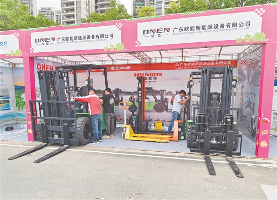 歐能設(shè)備的叉車產(chǎn)品在國(guó)內(nèi)外展會(huì)上頻繁“露臉”。
