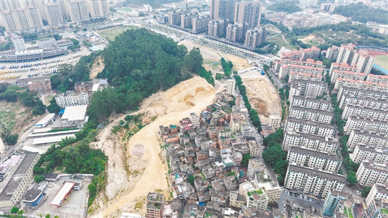 黃士俊父母的墓地位于沙坪街道文邊橫坑村后山，此地因而得名“狀元山”。