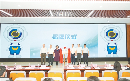 “粵菜師傅營養(yǎng)健康餐研發(fā)基地”揭牌儀式現(xiàn)場。