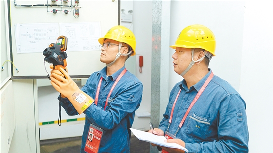 在科技的助力下，臺(tái)山供電局圓滿實(shí)現(xiàn)“零差錯(cuò)、零閃動(dòng)”保電目標(biāo)。