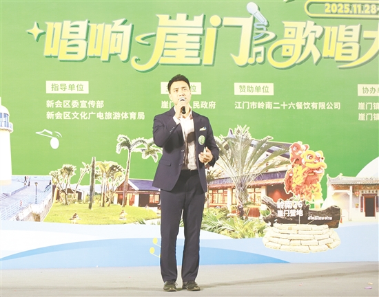 大賽現(xiàn)場，選手激情獻(xiàn)唱。