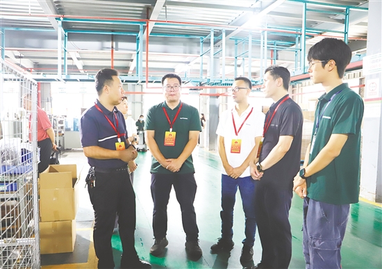 臺城街道人大代表企業(yè)聯(lián)絡(luò)站聚焦臺山現(xiàn)代產(chǎn)業(yè)體系，多次組織人大代表開展專項視察。