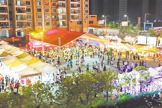 “笑蝦蝦”系列活動是大鰲鎮(zhèn)的文旅招牌，今年開展的“笑蝦蝦”精彩夜繽紛活動吸引大量游客，帶動周邊餐飲、住宿等業(yè)態(tài)蓬勃發(fā)展。