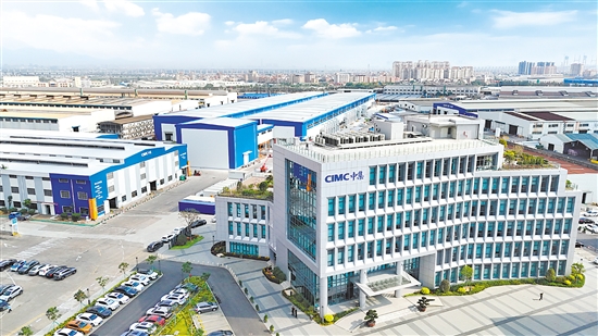 作為中集集團(tuán)在粵港澳大灣區(qū)的重要研發(fā)制造基地，新會中集工業(yè)園區(qū)占地1067畝，致力于打造“集裝箱+”業(yè)務(wù)矩陣。