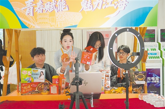 江海區(qū)首屆“我與江?！敝辈ル娚檀筚悰Q賽現(xiàn)場(chǎng)。