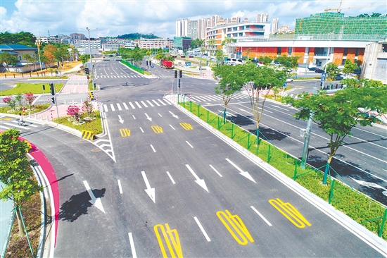 鶴山新建詠春路、前進南路等城市道路，便利群眾出行。