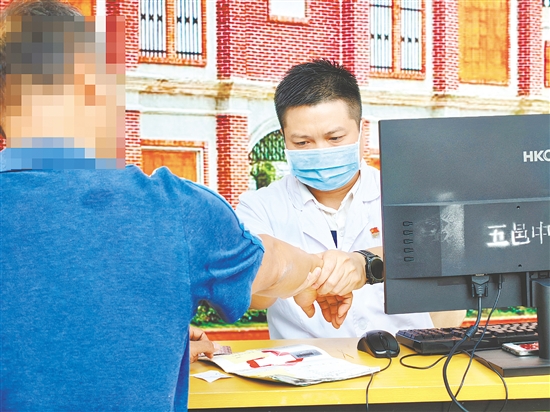 活動(dòng)現(xiàn)場(chǎng)舉行了義診活動(dòng)。