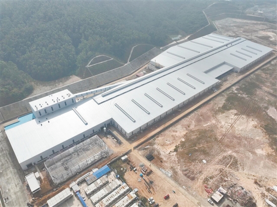 世界500強(qiáng)企業(yè)——法國圣戈班集團(tuán)在開平投資的項目預(yù)計明年上半年投產(chǎn)。