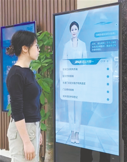 開平市行政服務(wù)中心以“AI+營商領(lǐng)域”為抓手，破解企業(yè)群眾辦事“多頭跑、環(huán)節(jié)多、耗時長”等痛點。