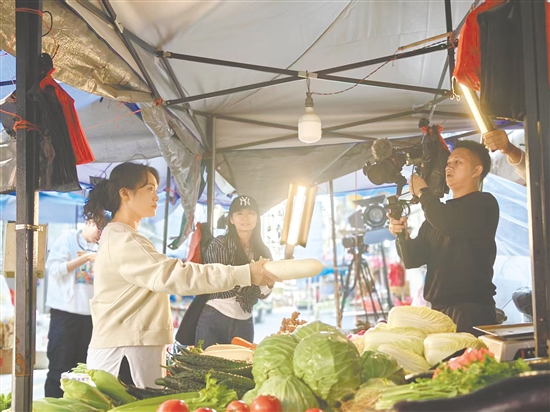 學(xué)子用鏡頭深挖僑鄉(xiāng)底蘊、記錄灣區(qū)脈動。