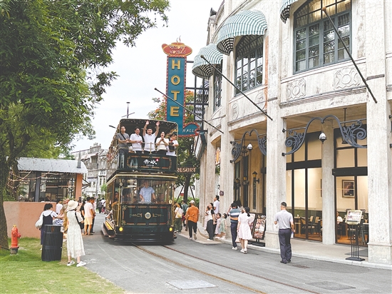 赤坎華僑古鎮(zhèn)吸引眾多游客前來游玩。