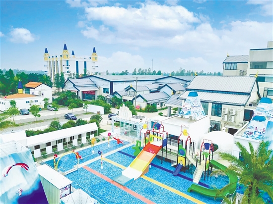 龍脊村與巴貝高文旅集團結對合作，企業(yè)利用村內(nèi)閑置地打造親子樂園、藝術民宿等業(yè)態(tài)，促進當?shù)亟?jīng)濟發(fā)展，帶動村民就業(yè)增收。