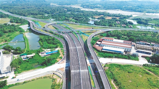 作為廣東省重點(diǎn)建設(shè)項(xiàng)目，國(guó)道G240線臺(tái)山大江至那金段改擴(kuò)建工程按雙向六車道（部分路段四車道）一級(jí)公路技術(shù)標(biāo)準(zhǔn)建設(shè)。