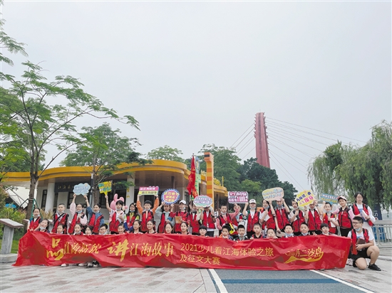 小記者們收獲了難忘的江海體驗之旅。