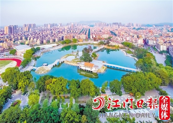 鶴山城市面貌提質(zhì)升級(jí)。圖為鶴山北湖公園。