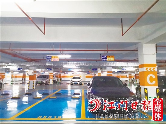 部分開(kāi)發(fā)商對(duì)車(chē)位進(jìn)行大力促銷(xiāo)。