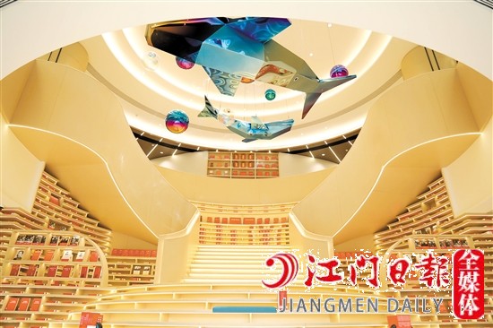 臺(tái)山中心圖書館書籍種類繁多。