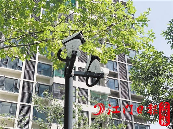 天睿居小區(qū)內(nèi)設(shè)有高空拋物攝像頭。