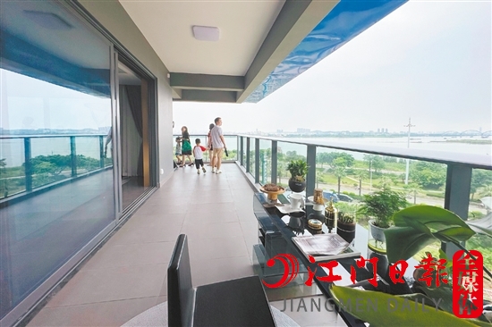 “L”型望江大陽臺吸引購房者眼球。