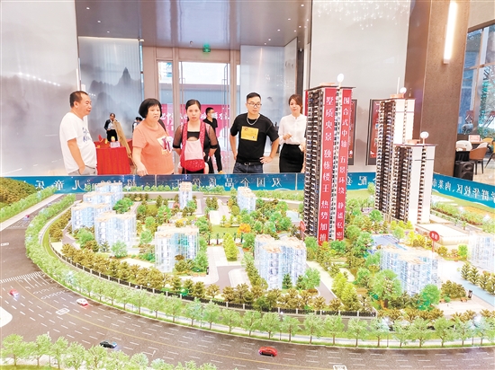 房地產(chǎn)調(diào)整優(yōu)化政策密集發(fā)布，有助于購房者降低購房成本。