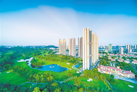 蒲葵之夢·天心與高爾夫球場無距接壤。