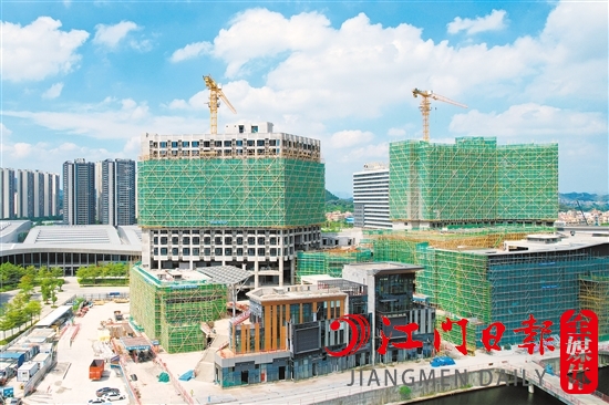 濱江新區(qū)大型商業(yè)配套保利時(shí)光匯正在如火如荼建設(shè)中。