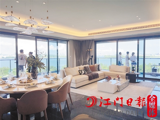 開闊的江景陽臺，成為許多江景房的賣點。