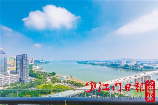 近年來，我市多個樓盤臨江而建。