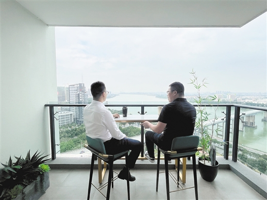 今年以來(lái)，江景房備受青睞。