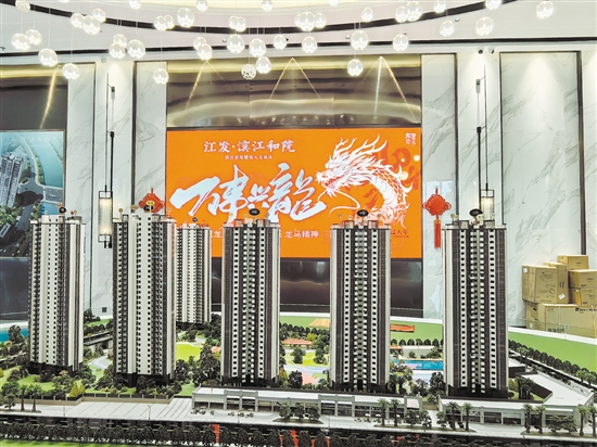 各大樓盤新春氣氛濃郁。