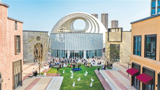 灣區(qū)之眼是江門(mén)鐵建城潮流商街的啟動(dòng)區(qū)。