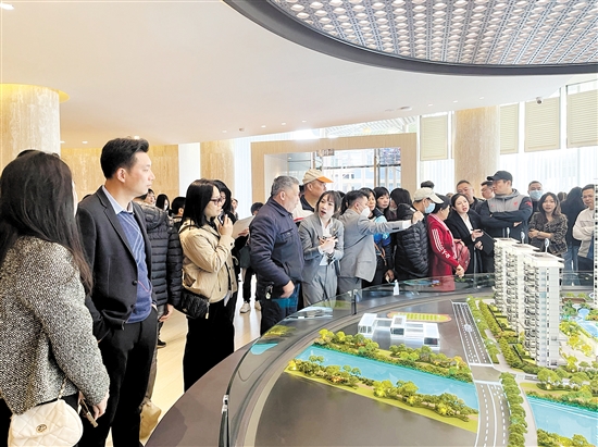 僑胞購房熱拉高本地樓盤成交量。