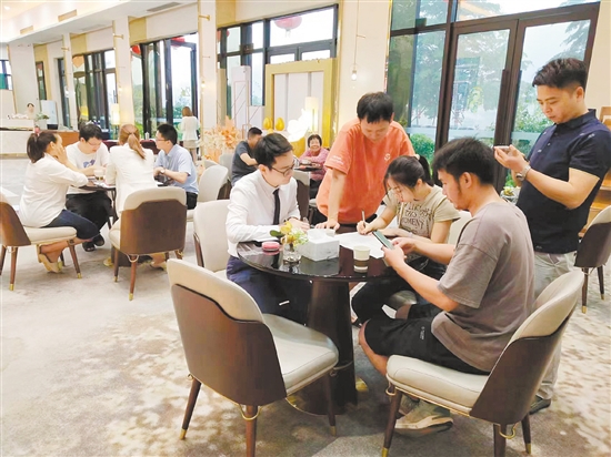 新政出臺吸引更多消費者看房。