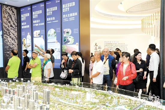 新政出臺(tái)后，不少樓盤迎來看房熱。