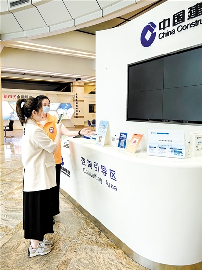 公積金貸款利率調整后，吸引更多市民辦理。