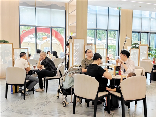 7月，高品質(zhì)樓盤的熱銷帶動(dòng)了市場(chǎng)的活躍度。