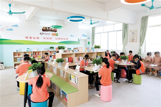 新落戶的博富公益“悅讀館”環(huán)境明亮舒適。