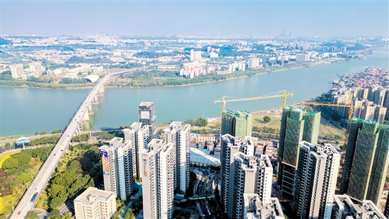 過去一年，不少樓盤紛紛推出江景房，備受歡迎。