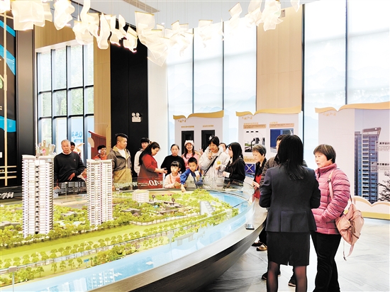 春節(jié)期間我市多個樓盤人氣很旺。