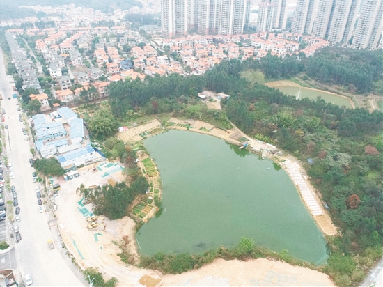 位于蓬江區(qū)豬乸環(huán)地段灝昌園小區(qū)東側(cè)、翡翠觀瀾小區(qū)西北側(cè)地塊已于4月9日成功出讓。