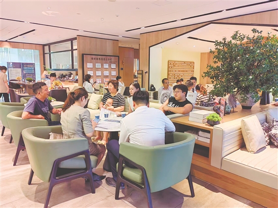 多個樓盤“五一”假期人氣旺。