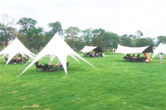 江發(fā)地產(chǎn)項目“五一”假期積極開展活動吸引客戶。