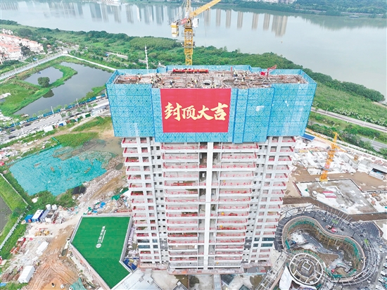 江發(fā)·天御灣6號樓順利封頂。