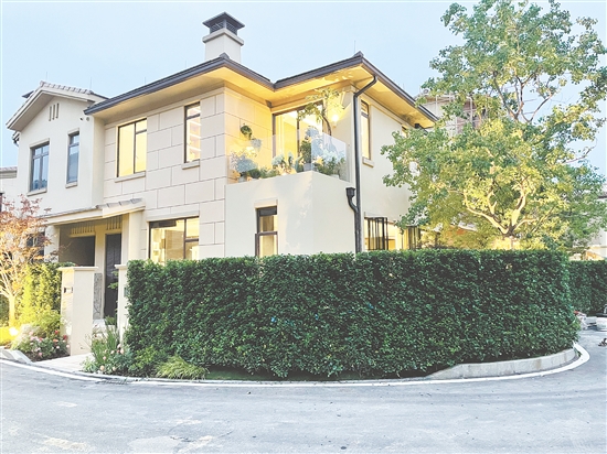 低層住宅產(chǎn)品通常具備獨立庭院等不可復(fù)制的居住體驗。