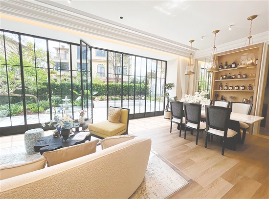 江門保利西海岸加推的別墅戶型吸引購房者的目光。