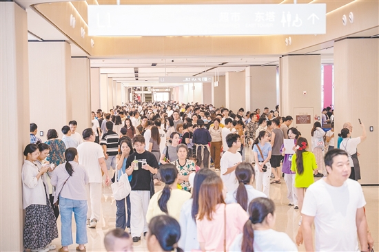 開(kāi)業(yè)至今，江門(mén)利和廣場(chǎng)購(gòu)物中心人氣旺。