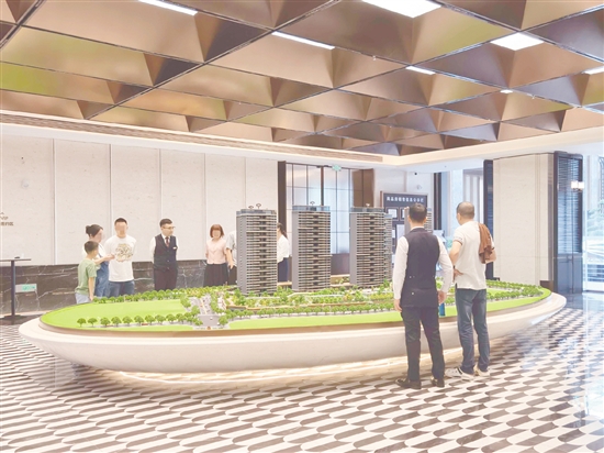 盡管更多消費(fèi)者青睞二手房，但新盤的推出還是吸引了不少人的目光。