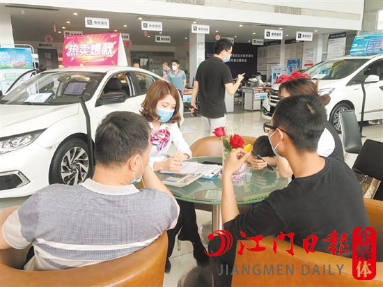 消費者在簽訂貸款合同的時候，務必要細讀弄清。